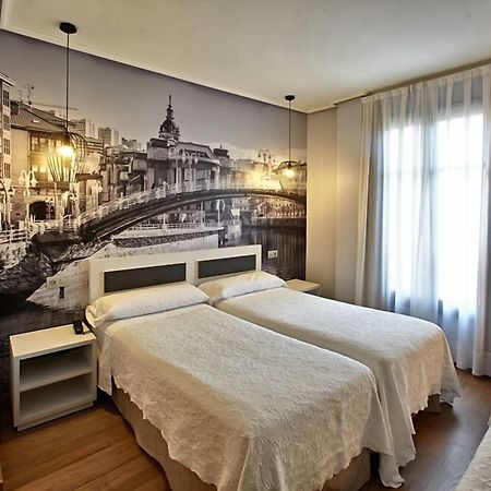 Hotel Sirimiri Bilbao Bagian luar foto