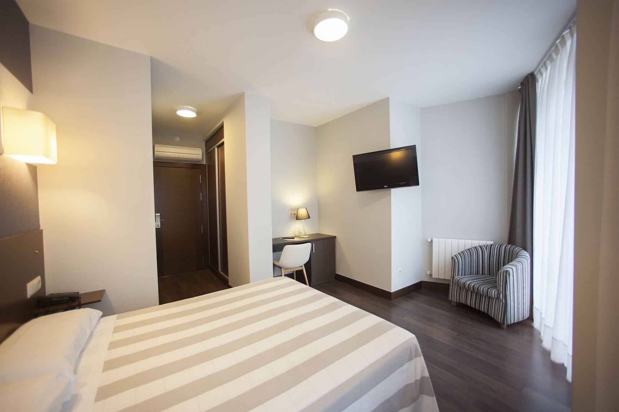 Hotel Sirimiri Bilbao Bagian luar foto