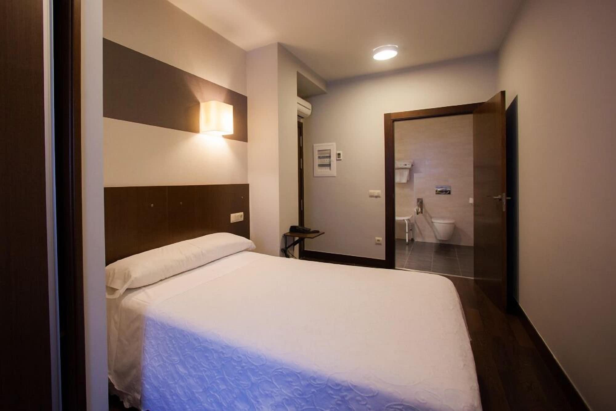 Hotel Sirimiri Bilbao Bagian luar foto