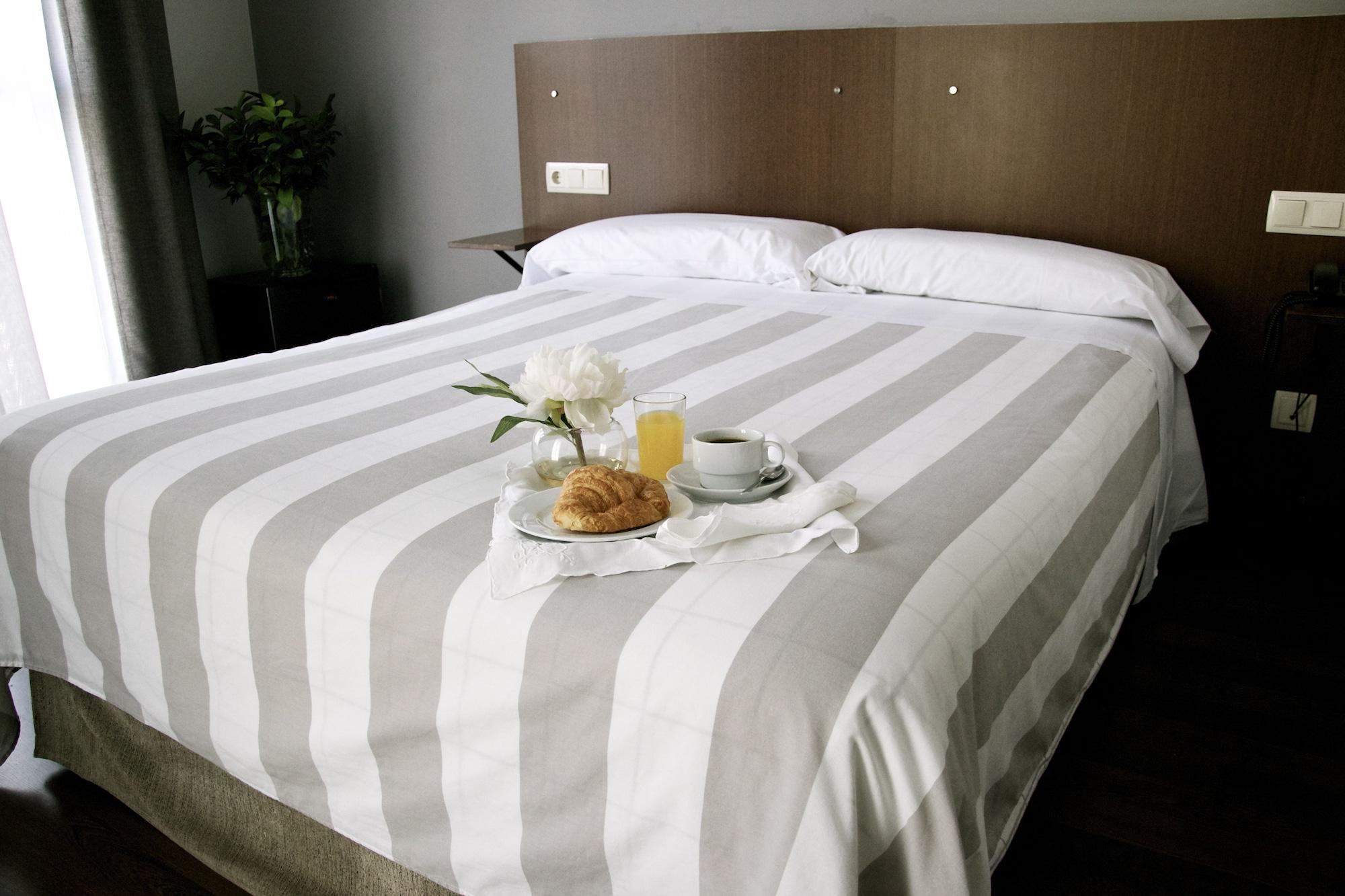Hotel Sirimiri Bilbao Bagian luar foto