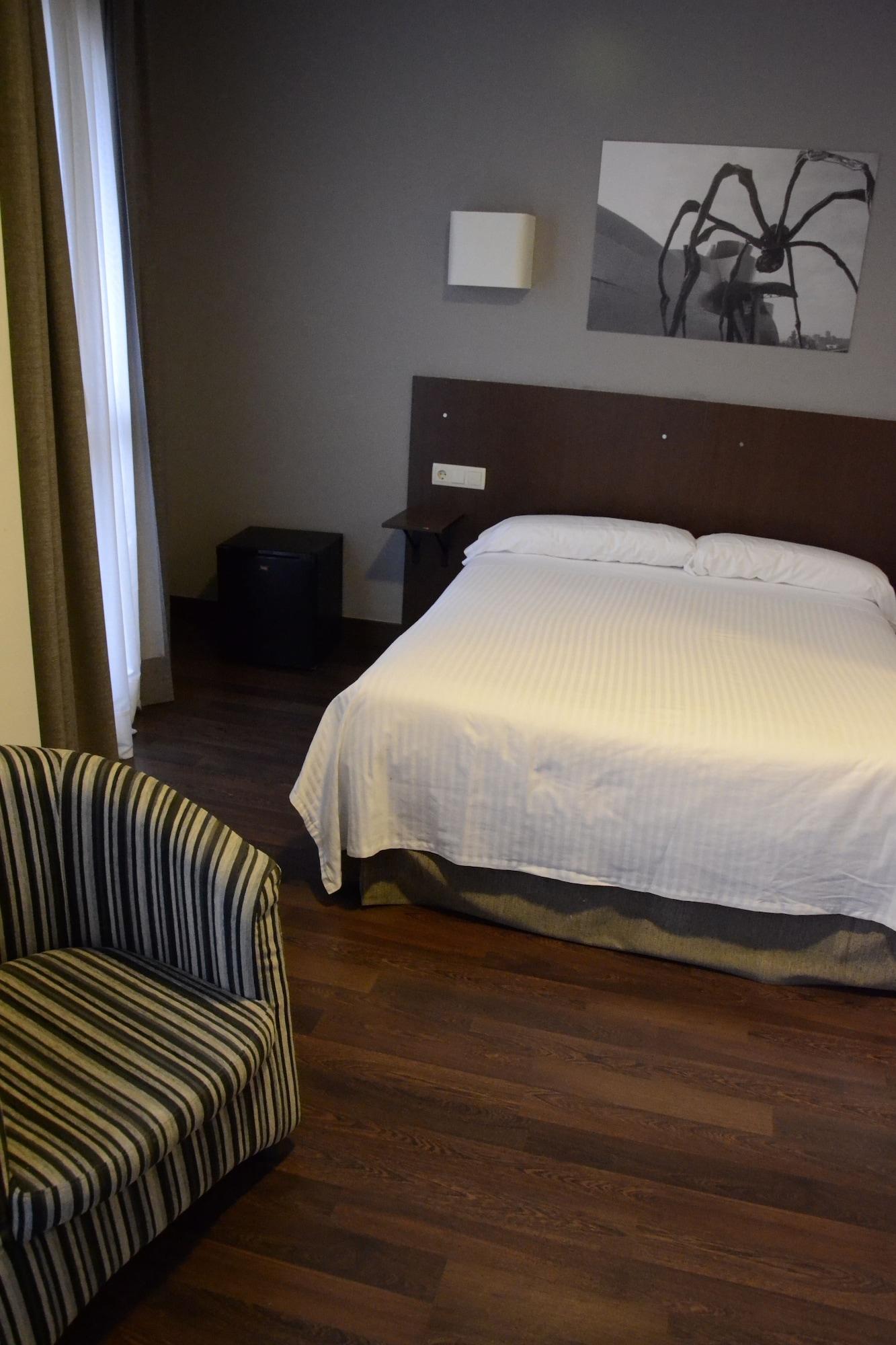Hotel Sirimiri Bilbao Bagian luar foto