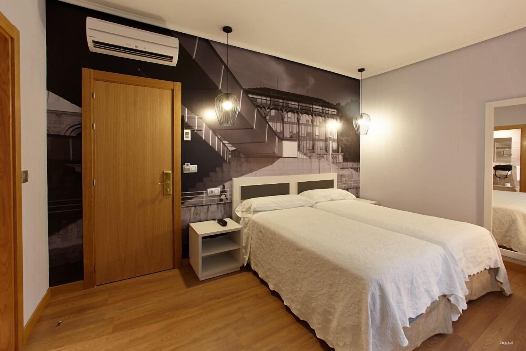 Hotel Sirimiri Bilbao Bagian luar foto