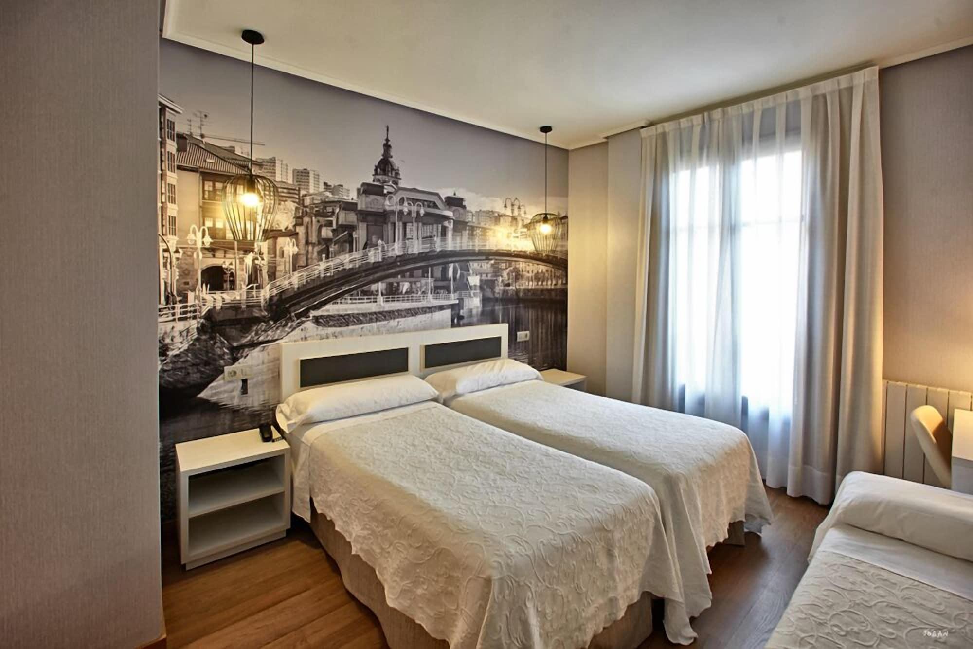 Hotel Sirimiri Bilbao Bagian luar foto