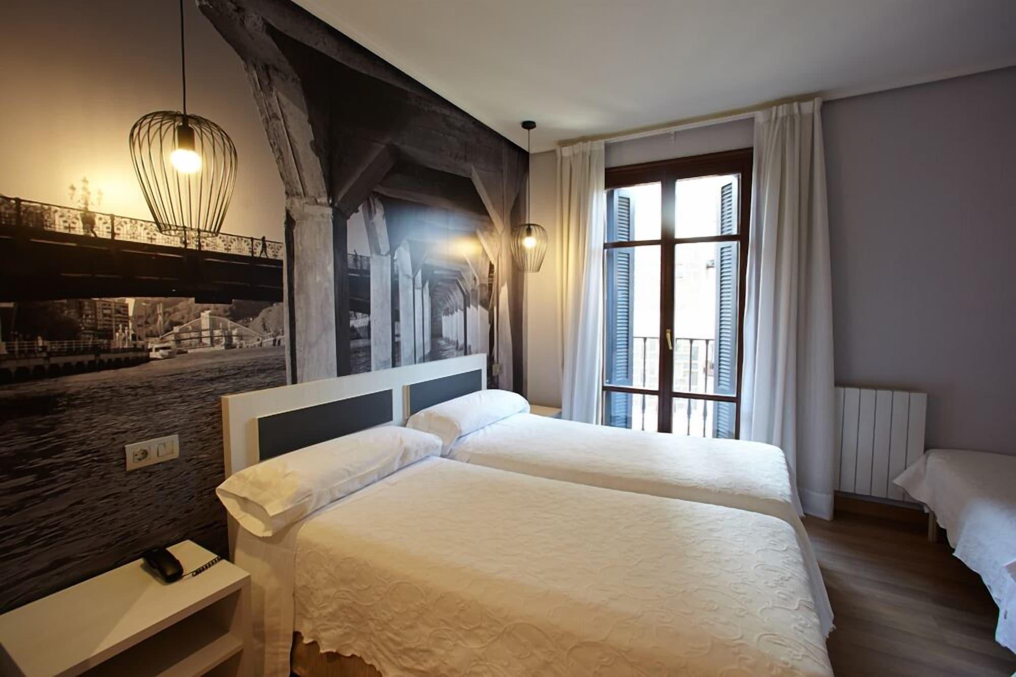 Hotel Sirimiri Bilbao Bagian luar foto