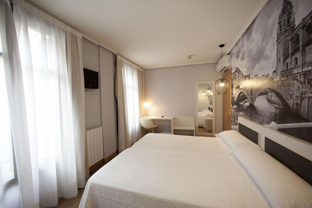 Hotel Sirimiri Bilbao Bagian luar foto