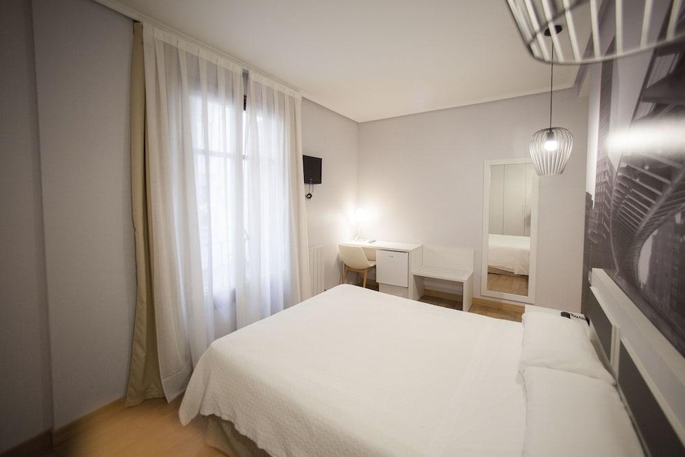 Hotel Sirimiri Bilbao Bagian luar foto