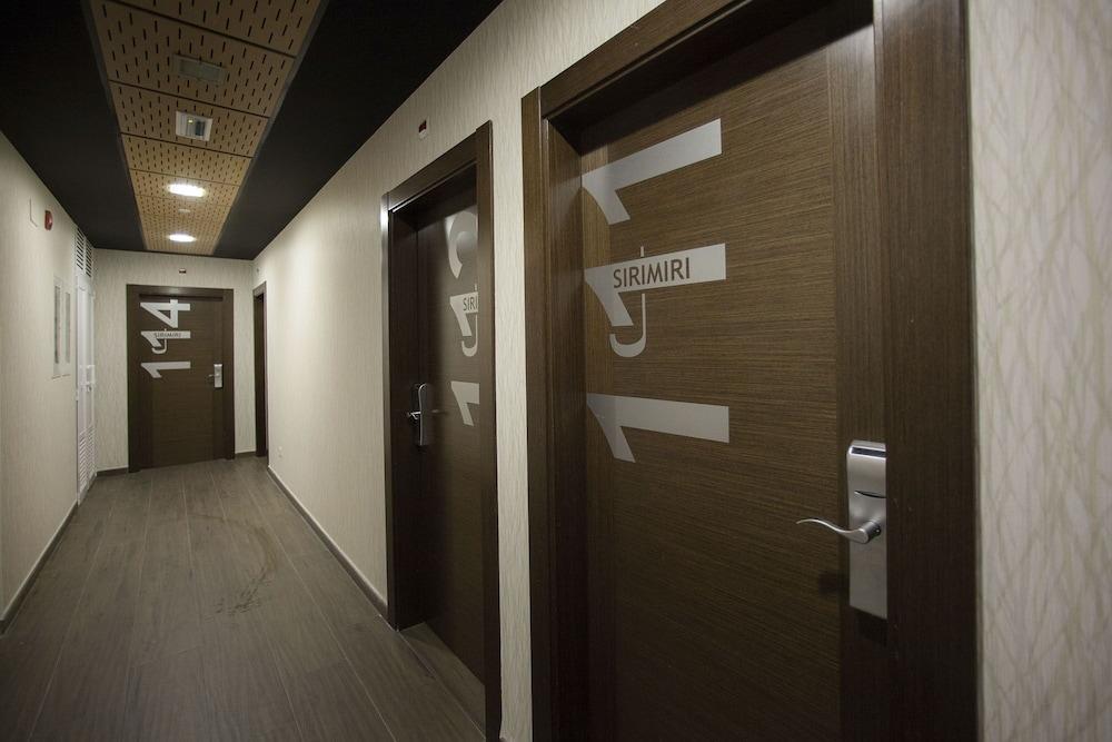 Hotel Sirimiri Bilbao Bagian luar foto