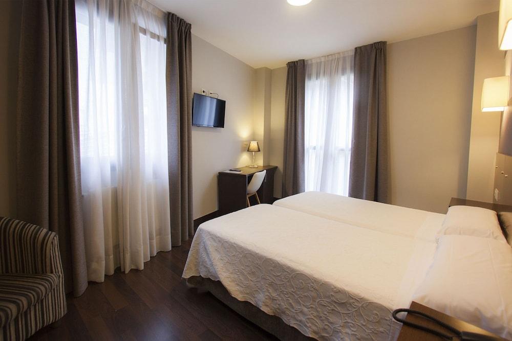 Hotel Sirimiri Bilbao Bagian luar foto