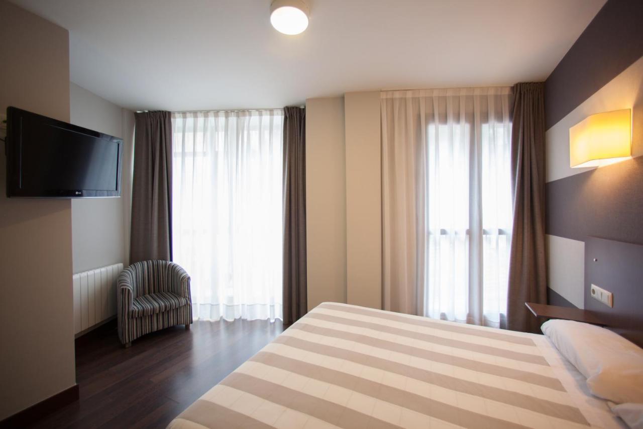 Hotel Sirimiri Bilbao Bagian luar foto