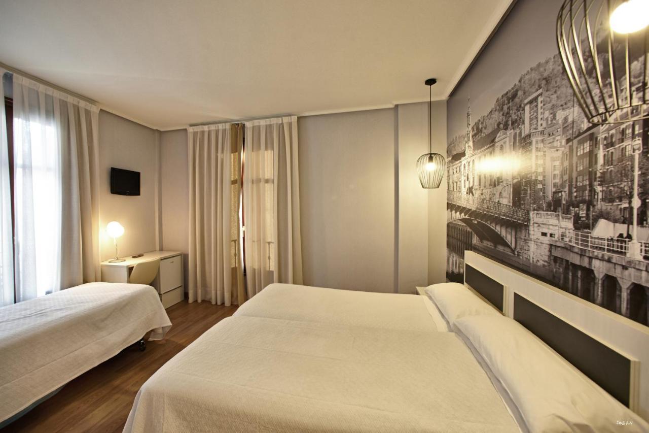 Hotel Sirimiri Bilbao Bagian luar foto