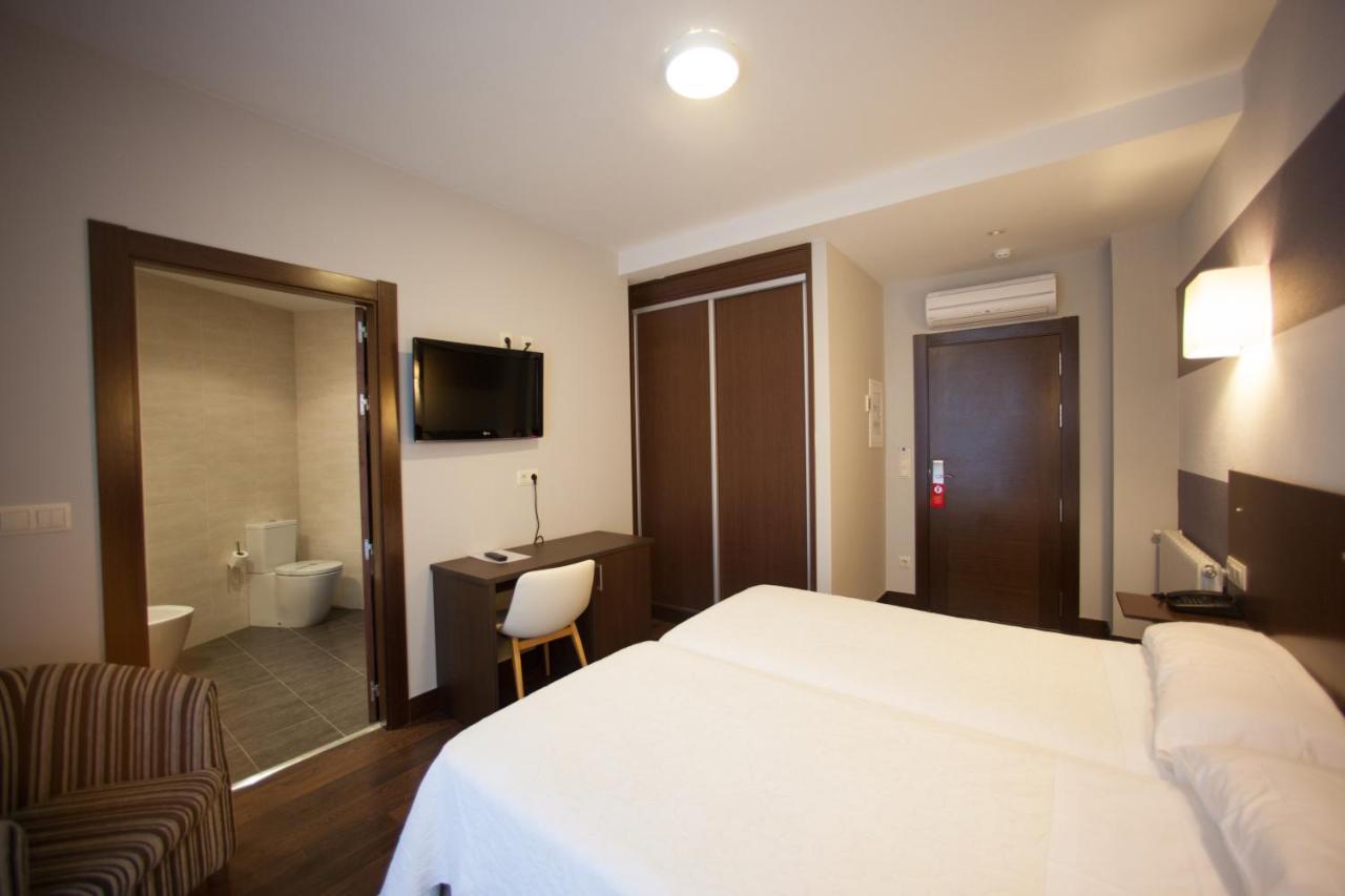 Hotel Sirimiri Bilbao Bagian luar foto