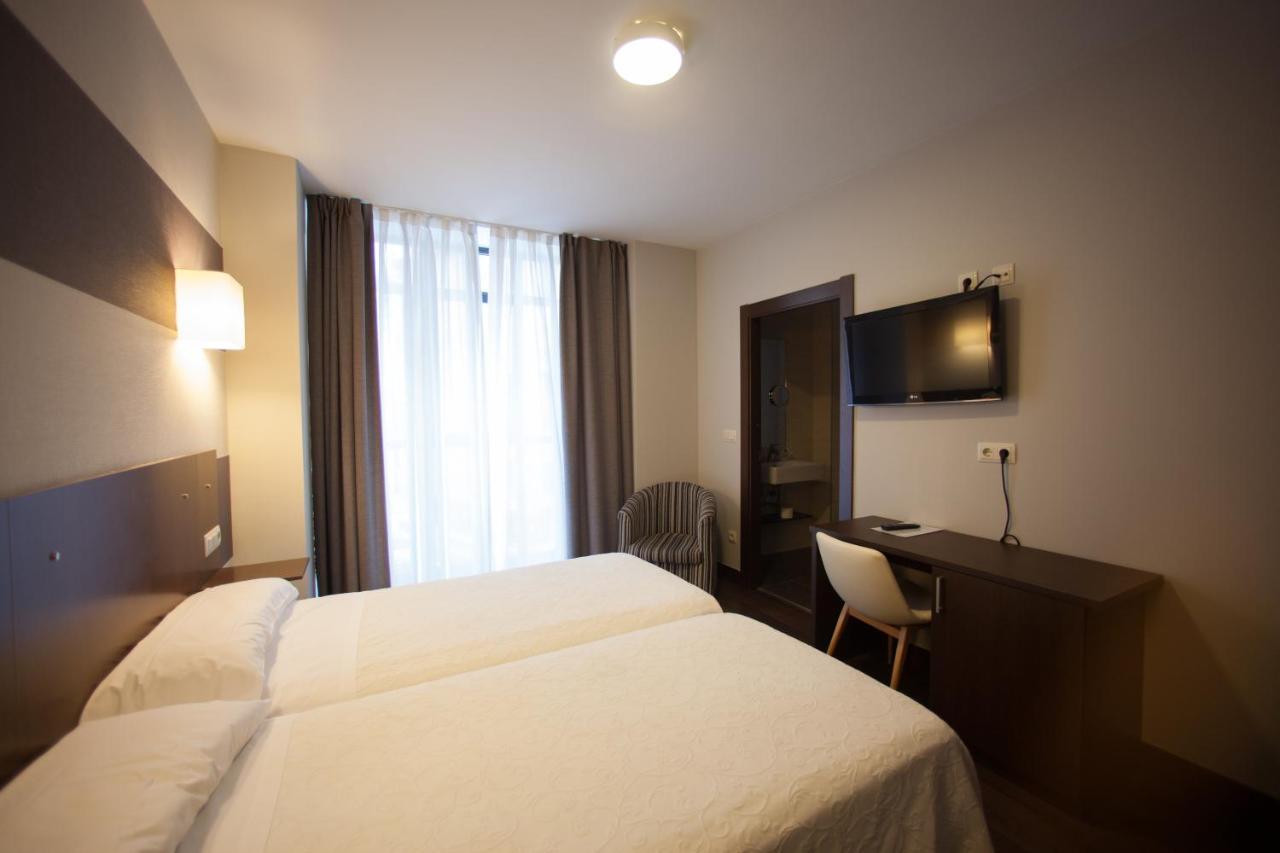 Hotel Sirimiri Bilbao Bagian luar foto