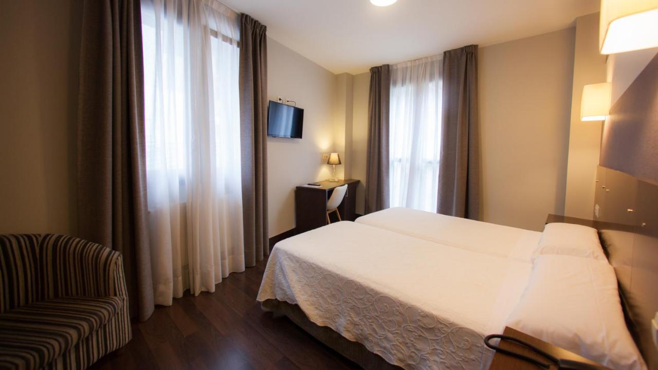 Hotel Sirimiri Bilbao Bagian luar foto