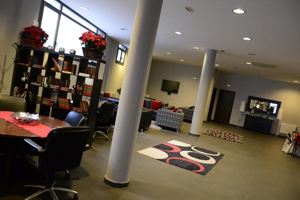 Hotel Sirimiri Bilbao Bagian luar foto