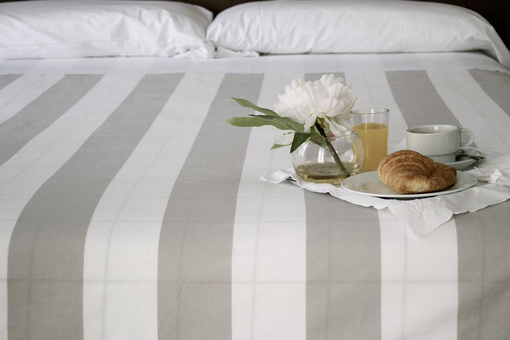 Hotel Sirimiri Bilbao Bagian luar foto