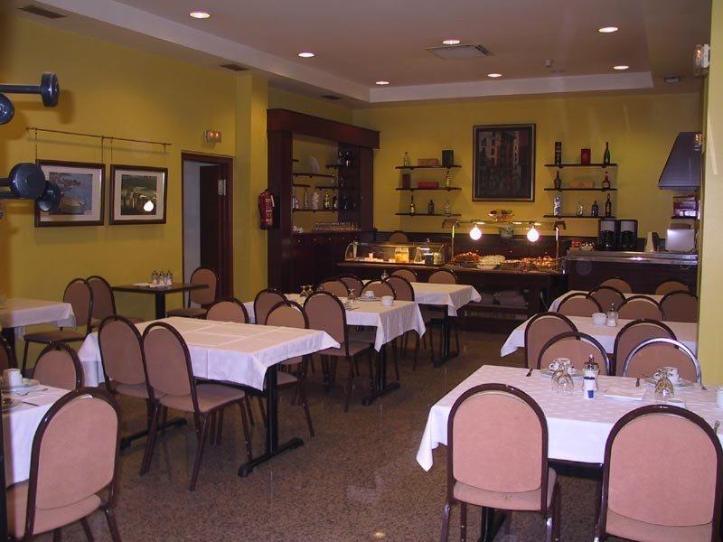Hotel Sirimiri Bilbao Bagian luar foto