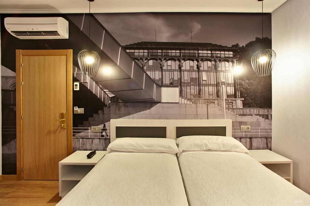 Hotel Sirimiri Bilbao Bagian luar foto